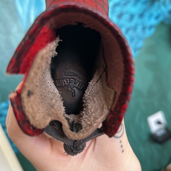 Freebird Baby Coal in red croco size 2 (6-12 months) brand new never been worn - Picture 9 of 12